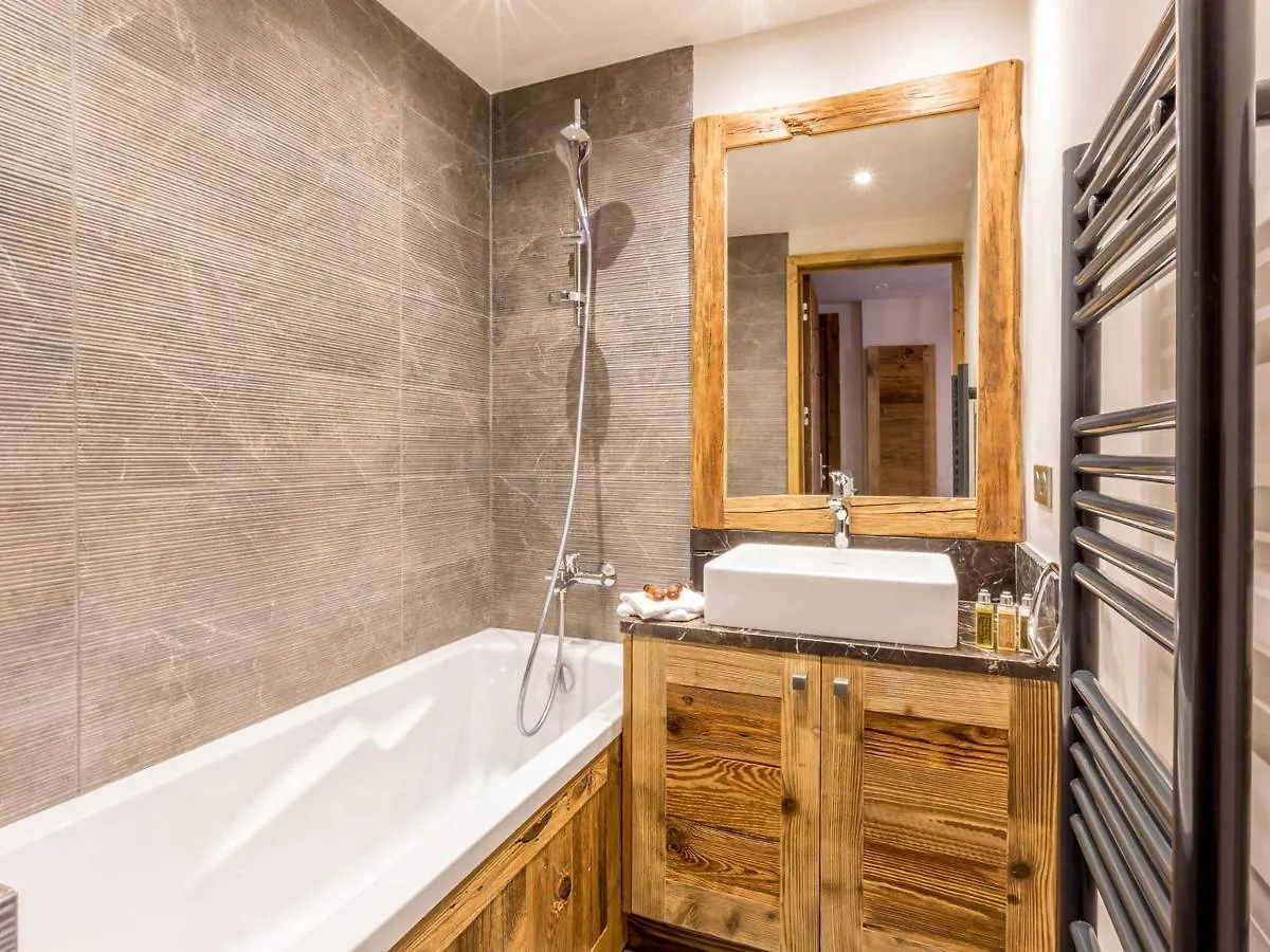 Appartement Luxe Avec Wifi Et Parking Sur Les Pistes Au Coeur De Val-D'Isere - Fr-1-694-133